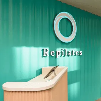 Repilates 池袋店のピラティスのレッスンを受ける前の受付