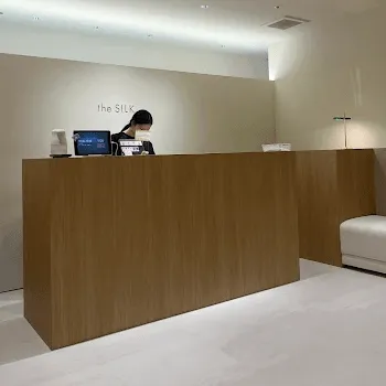 the SILK 豊島区3店舗のピラティスのレッスンを受ける前の受付