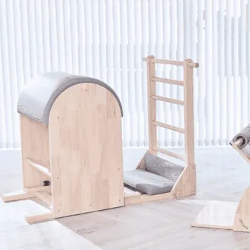 La pilates 岐阜店のピラティスのトレーニングを受けるトレーニング器具