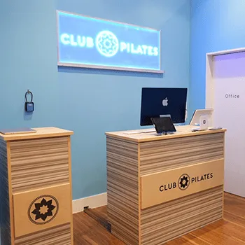 CLUB PILATES 広島5店舗のピラティスのトレーニングを受ける前の受付