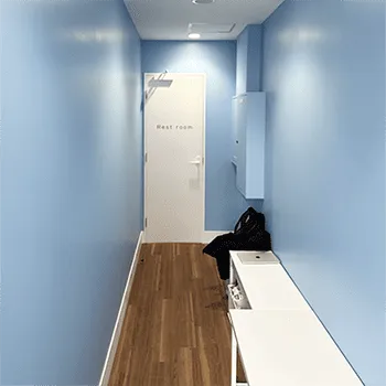 CLUB PILATES 広島5店舗のピラティスのトレーニングを受ける前の待合室