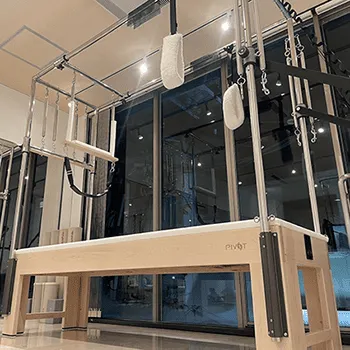 ピラティススタジオDEP 広島店のピラティスのトレーニングを受けるトレーニング器具