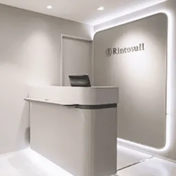 Rintosull 広島2店舗のピラティスのトレーニングを受ける前の受付