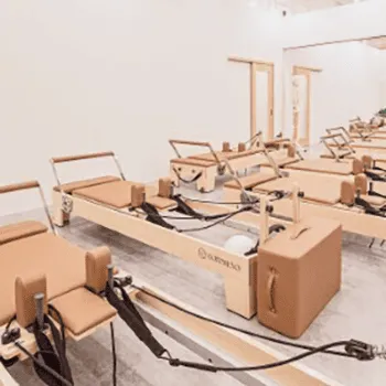 Pilates KASANE イオンモール川口前川店のピラティスのトレーニングを受けるトレーニング器具