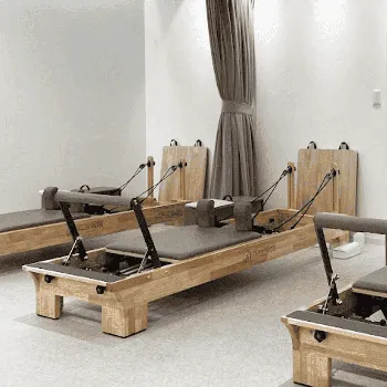 Pilates Mirror 東川口のピラティスのトレーニングを受けるトレーニング器具
