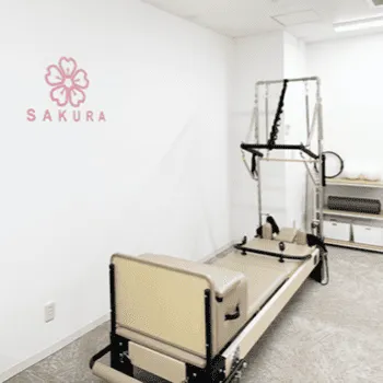 SAKURA 川口店のピラティスのトレーニングを受けるトレーニングルーム