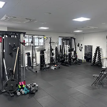 パーソナルジムASPI 北千住店のパーソナルジムのトレーニングを受けるトレーニングルーム