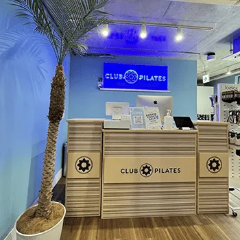 CLUB PILATES 埼玉4店舗のピラティスのトレーニングを受ける前の受付