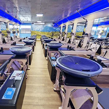 CLUB PILATES 埼玉4店舗のピラティスのトレーニングを受けるトレーニングルーム