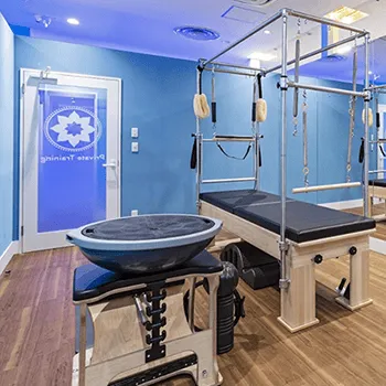 CLUB PILATES 埼玉4店舗のピラティスのトレーニングを受けるトレーニング器具