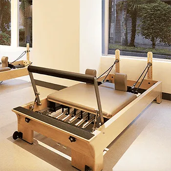 Pilates Mirror 与野のピラティスのトレーニングを受けるトレーニング器具