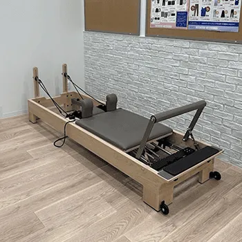 Rintosull 埼玉3店舗のピラティスのトレーニングを受けるトレーニング器具