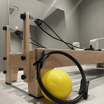 ELEMENT 静岡葵タワー店のピラティスのトレーニングを受けるトレーニング器具