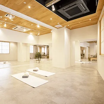Pilates KASANE 静岡3店舗のピラティスのトレーニングを受けるトレーニングルーム