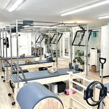 La pilates 静岡2店舗のピラティスのトレーニングを受けるトレーニングルーム
