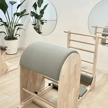 La pilates 静岡2店舗のピラティスのトレーニングを受けるトレーニング器具