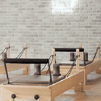 pilates K 静岡店のピラティスのトレーニングを受けるトレーニング器具