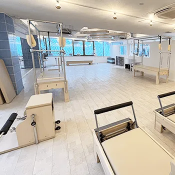 zen place pilates 静岡のピラティスのトレーニングを受けるトレーニングルーム