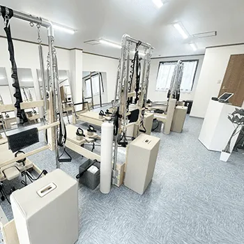 Pilates Mee 千葉3店舗のピラティスのトレーニングを受けるトレーニングルーム