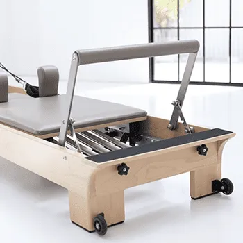 Rintosull 千葉3店舗のピラティスのトレーニングを受けるトレーニング器具