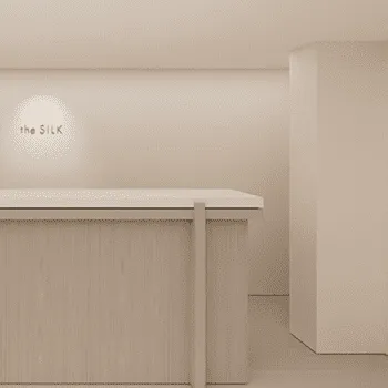 the SILK 千葉4店舗のピラティスのトレーニングを受ける前の受付