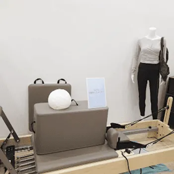 Rintosull 小手指店のピラティスのトレーニングを受けるトレーニング器具