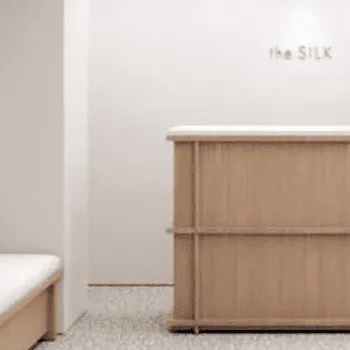 the SILK所沢店のピラティスのトレーニングを受ける前の受付