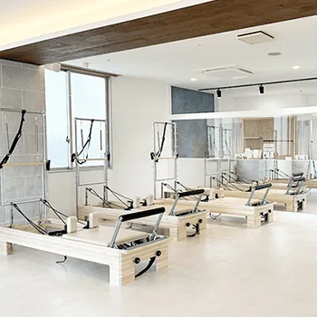 zen place pilates 所沢のピラティスのトレーニングを受けるトレーニングルーム